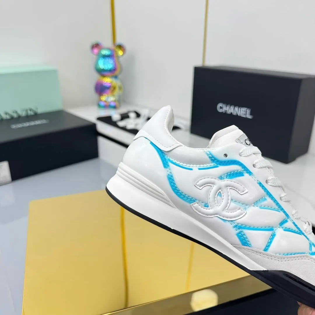 👟👟Ex-factory price 620👟👟 Top version Chanel Chanel - 2025 counter top casual sports shoes This sneaker is a classic design; the upper is electro-embroidered with a variety of techniques; the outsole is fashionable and sporty; it is extraordinary and incorporates a variety of color matching elements... The diversified mix and match is very beautiful and versatile, and can be used for leisure, fashion, sports and outdoor... ꫛꫀꪝ Go➫ Material: ❶Upper is made of: original cowhide ❷Inner lining is made of: original imported sheepskin ❸Outsole is based on: original TPU combination outsole Special counter boutique packaging complete set for women 35–41